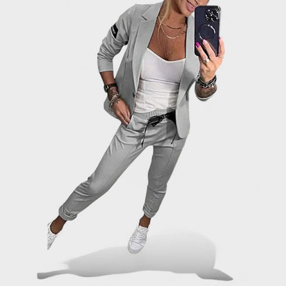 Ника – Персонализиран комплект: мек сако и широки панталони