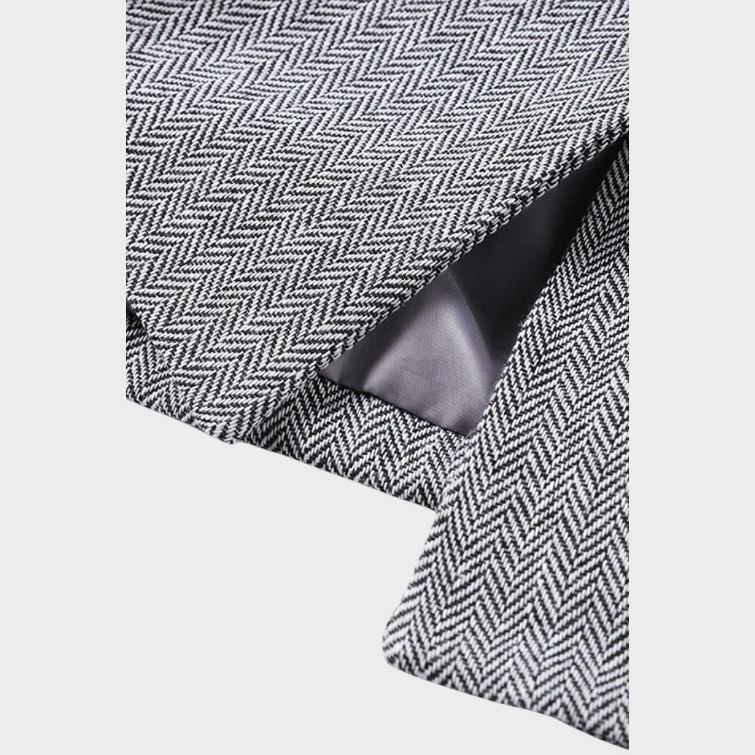 Каролина – Мощен Триделен Костюм