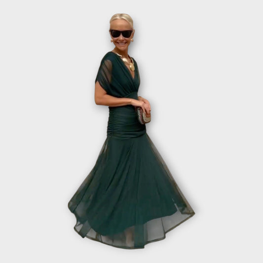 Въздушна Рокля с Впечатляващ Изрез