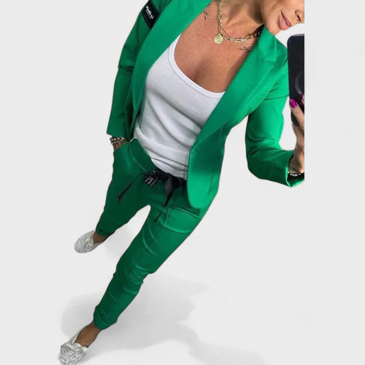 Ника – Персонализиран комплект: мек сако и широки панталони