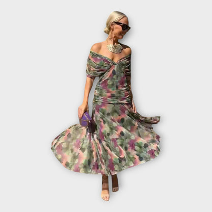 Въздушна Рокля с Впечатляващ Изрез