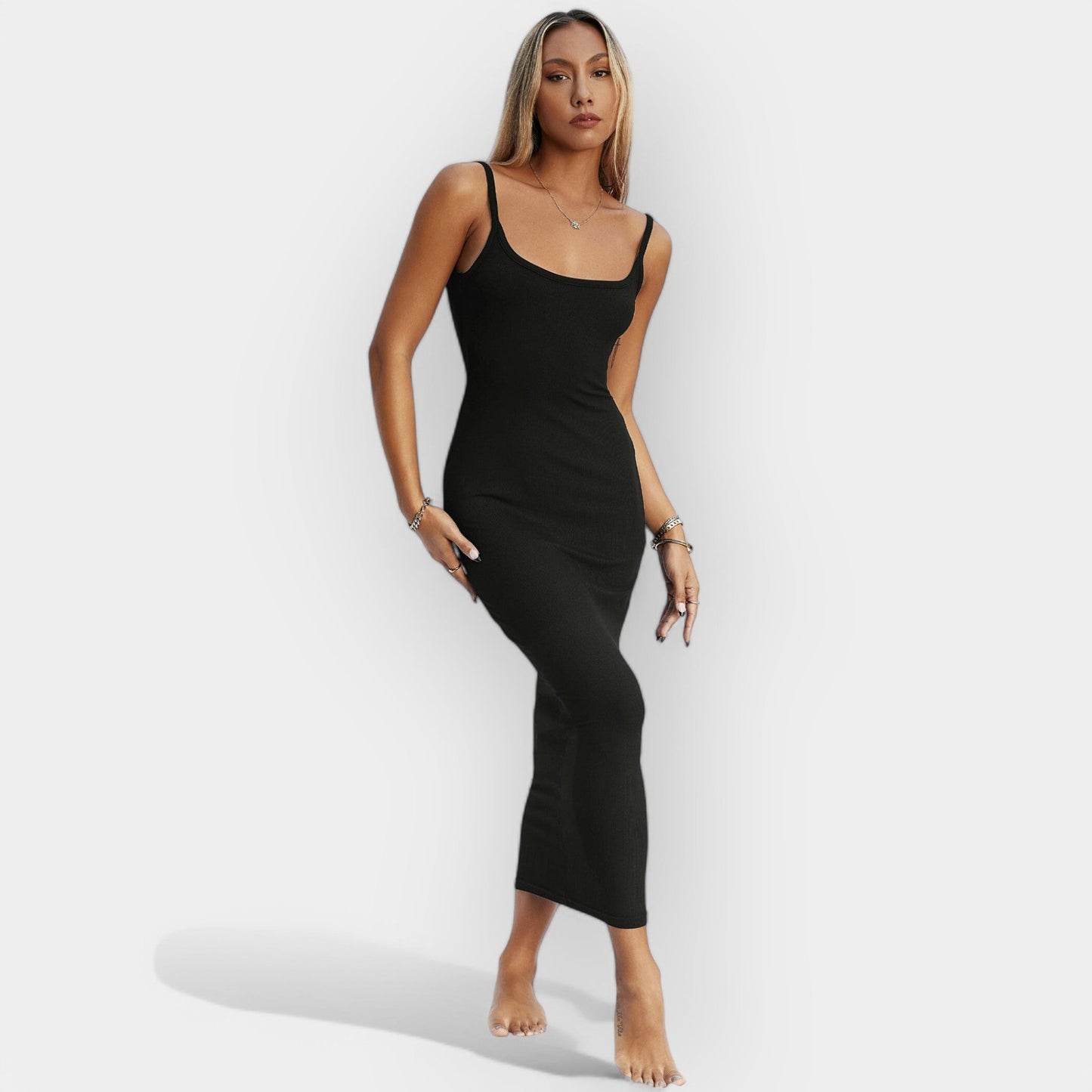 Миди рокля с открит гръб и стил