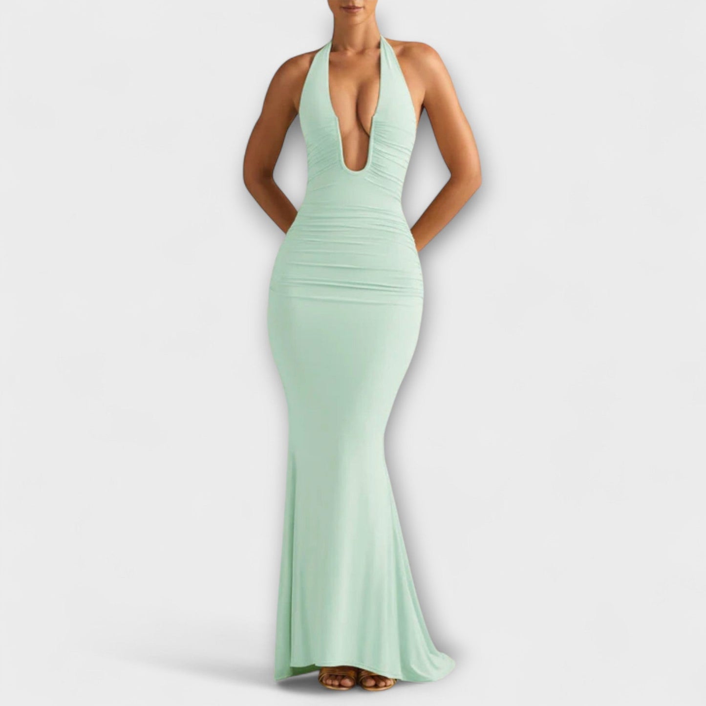 Елегантна гала рокля с открит гръб и впечатляващо деколте