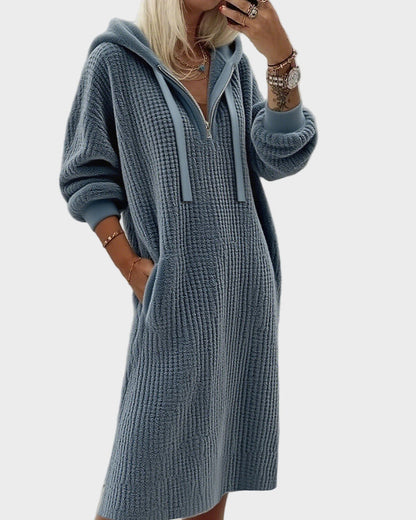 Ерика – Елегантна плетена вълнена рокля с качулка