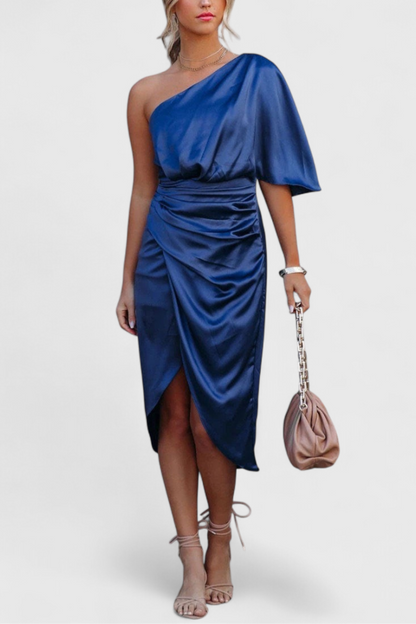 Даница Плавна Рокля с Елегантен и Вечен Силует