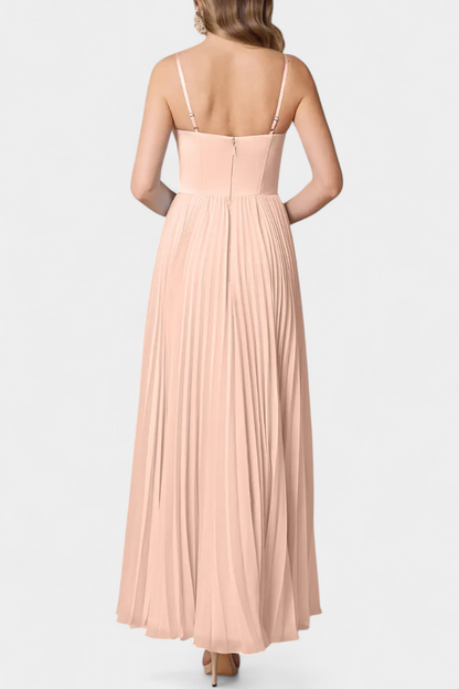 Нивес - Плисирана шифонена рокля с деколте във формата на сърце и оформен корсет