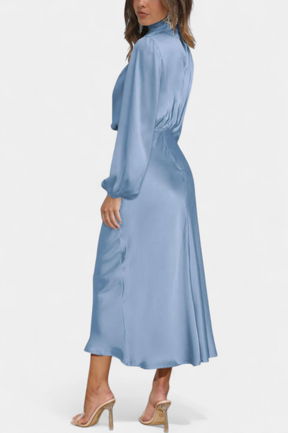 Мария Макси Рокля с Висок Яка и Цветни Детайли