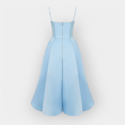 Елегантна Миди Рокля с Стилна Линия